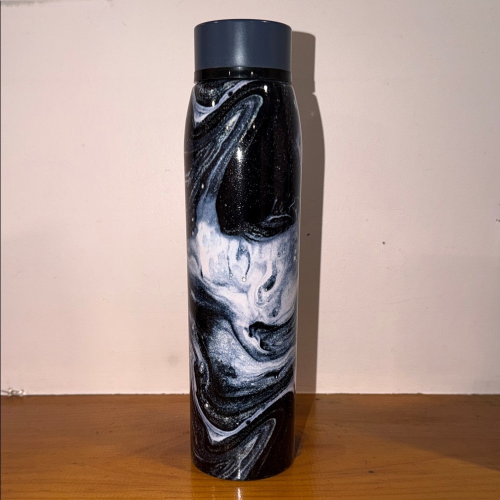 Black & White Marble Stainless Steel Water Bottle - Sleek Insulated Bottle
